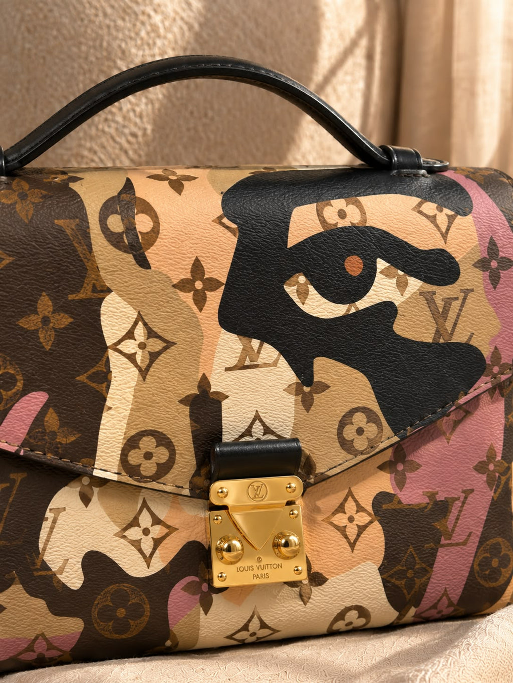 LV Pochette