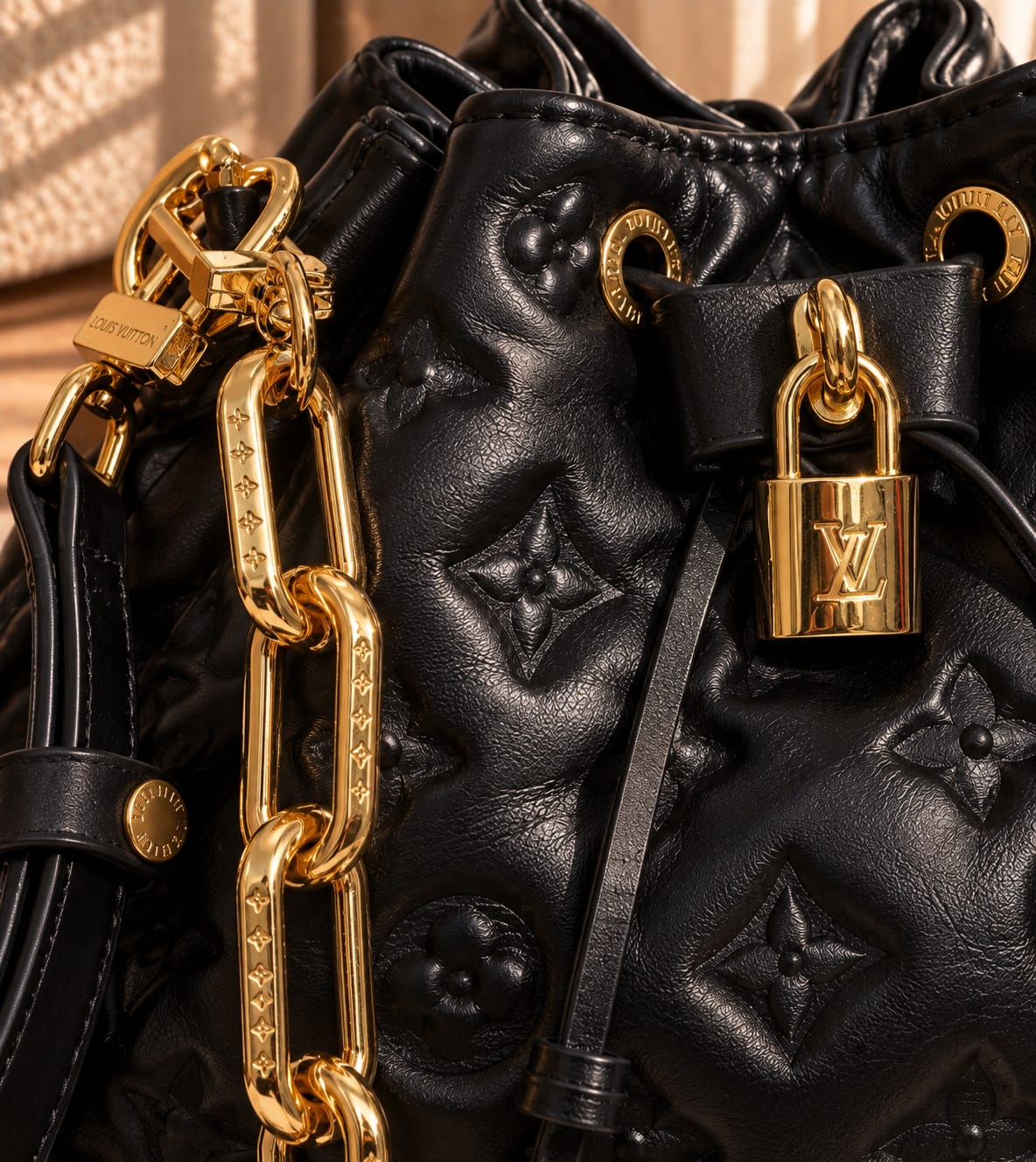 LV Coussin bucket
