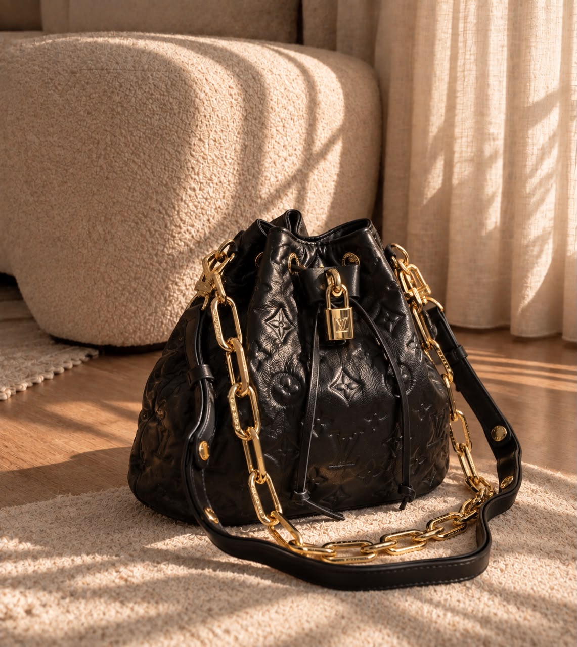 LV Coussin bucket